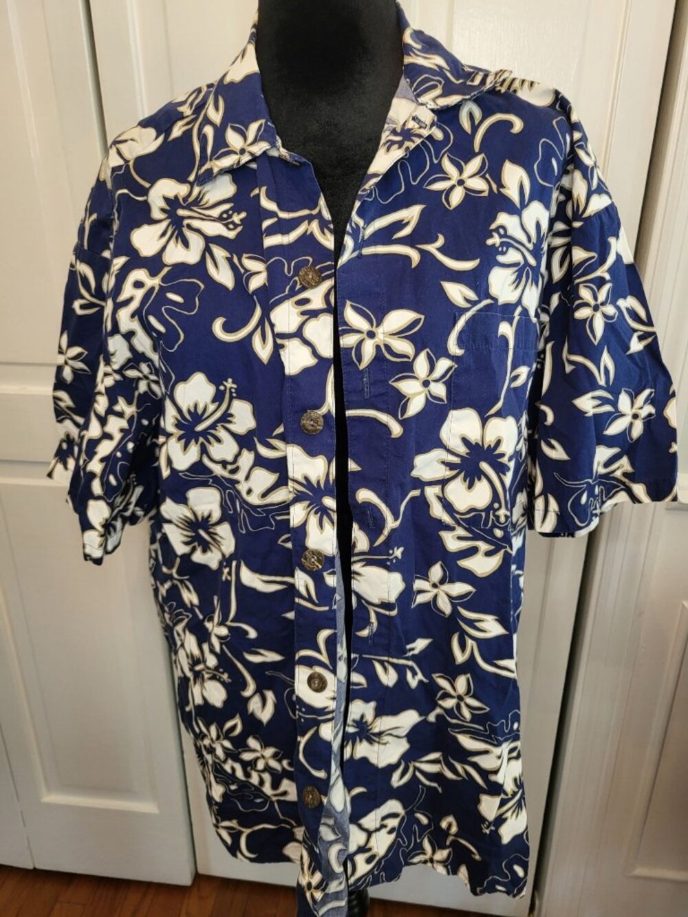 Hilo Hattie's The Hawaiian Original Blue Ivory Hawaiian Shirt L Tropical Resort